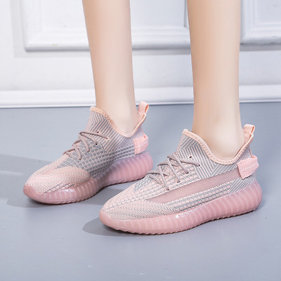 Paelte ja lameda tallaga hingavad lõuendist tossud