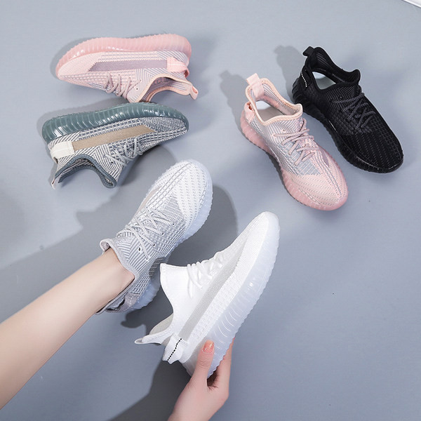 Paelte ja lameda tallaga hingavad lõuendist tossud