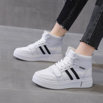 Valget värvi paelte ja lameda tallaga naiste tossud