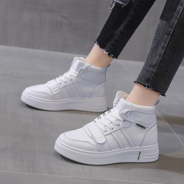 Valget värvi paelte ja lameda tallaga naiste tossud