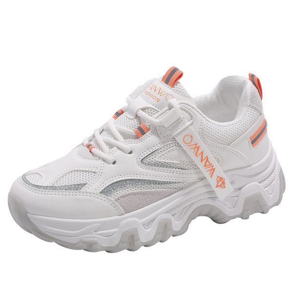 Γυναικεία αθλητικά παπούτσια με κορδόνια και επιγραφή σε τρία χρώματα