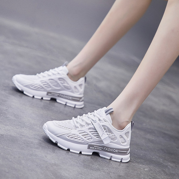 Naiste valged tossud mugava talla, kirja ja paeltega