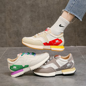 Värvilised naiste lõuendist tossud lameda tallaga