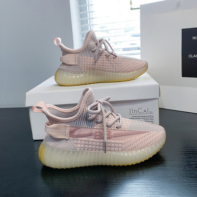 Jauns tekstila kedu modelis ar šņorēm un plakanu zoli