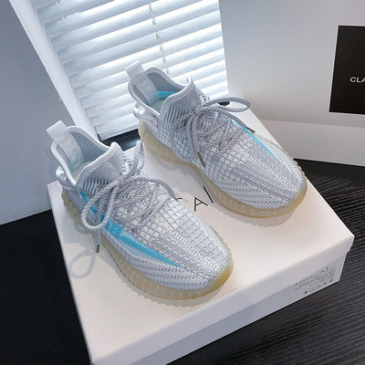 Jauns tekstila kedu modelis ar šņorēm un plakanu zoli