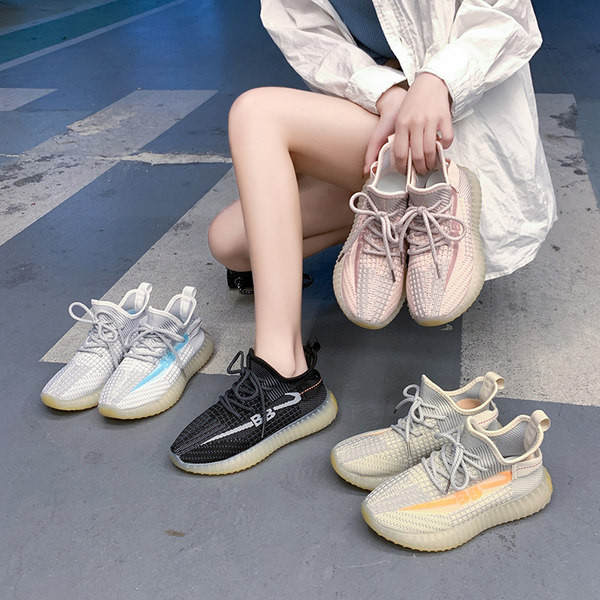 Jauns tekstila kedu modelis ar šņorēm un plakanu zoli