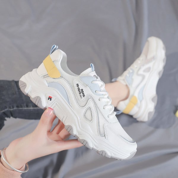 Kareda tallaga vabaaja naiste tossud - kolme värvi