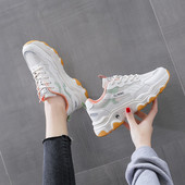 Suveks sobivad paelte ja kareda tallaga naiste tossud