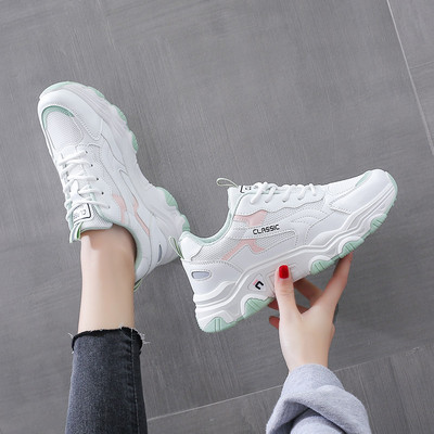 Suveks sobivad paelte ja kareda tallaga naiste tossud