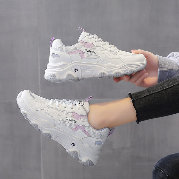 Suveks sobivad paelte ja kareda tallaga naiste tossud