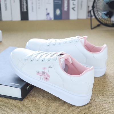 Ženske casual tenisice s aplikacijom i vezicama