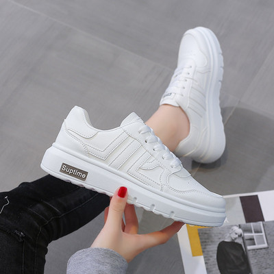 Γυναικεία αθλητικά παπούτσια με επίπεδη σόλα κατάλληλη για το καλοκαίρι