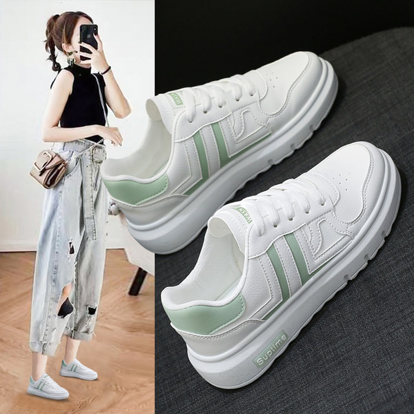 Γυναικεία αθλητικά παπούτσια με επίπεδη σόλα κατάλληλη για το καλοκαίρι