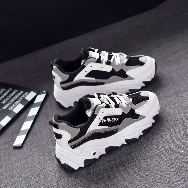 Jauns kedu modelis ar raupju zoli un elpojošām šņorēm