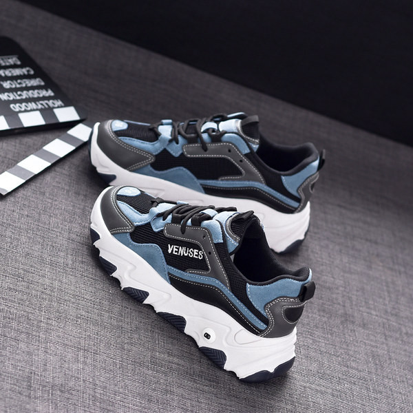 Jauns kedu modelis ar raupju zoli un elpojošām šņorēm