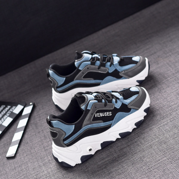 Jauns kedu modelis ar raupju zoli un elpojošām šņorēm