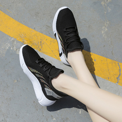 Γυναικεία πάνινα παπούτσια - δύο μοντέλα