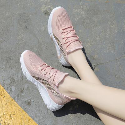 Γυναικεία πάνινα παπούτσια - δύο μοντέλα