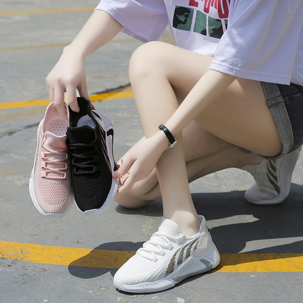 Γυναικεία πάνινα παπούτσια - δύο μοντέλα