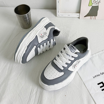 Elpojošas sieviešu kedas no eko ādas ar plakanu zoli