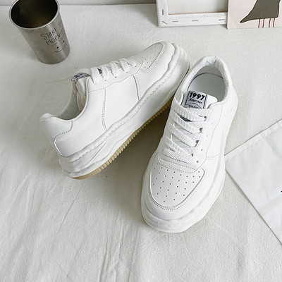 Elpojošas sieviešu kedas no eko ādas ar plakanu zoli