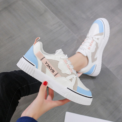 Naiste värvilised paeltega ja lameda tallaga tossud