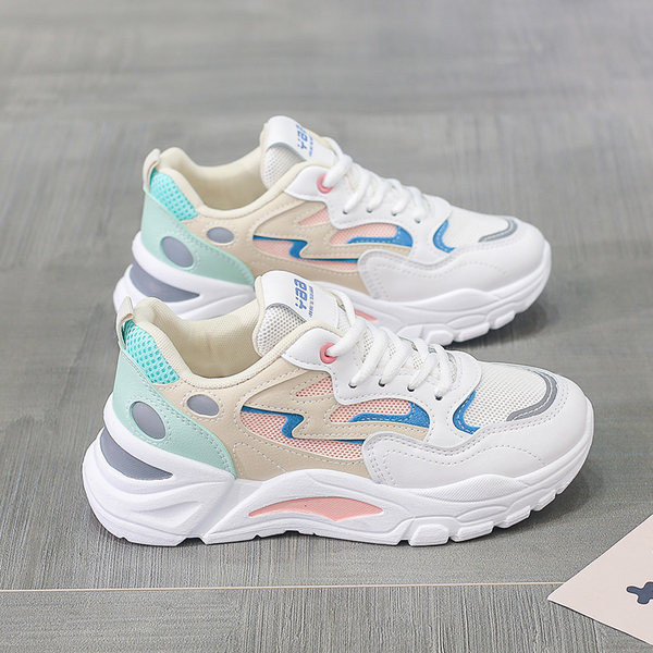 Sieviešu vasaras kedas ar mežģīnēm un plakanu zoli