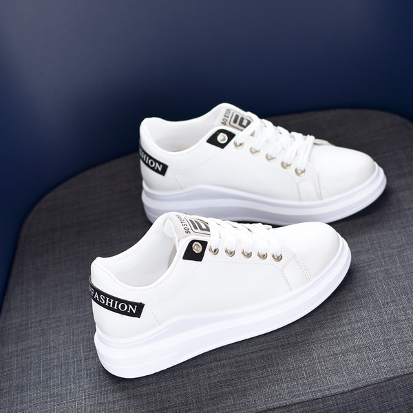 Naiste tossud kõrge tallakirja ja värviliste lipsudega