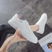 Suveks sobivad valged naiste tossud lameda tallaga