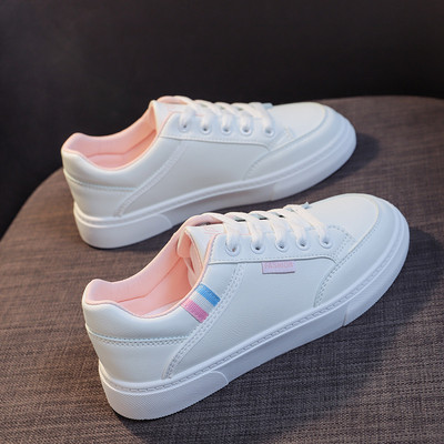 Suveks sobivad valged naiste tossud lameda tallaga