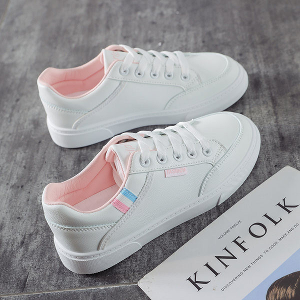 Suveks sobivad valged naiste tossud lameda tallaga