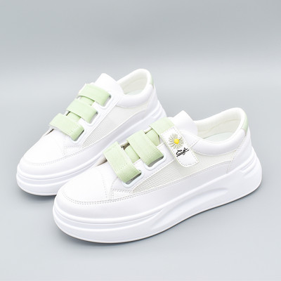 Naiste tossud takjakinnituse ja tikandiga