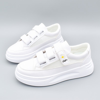 Naiste tossud takjakinnituse ja tikandiga