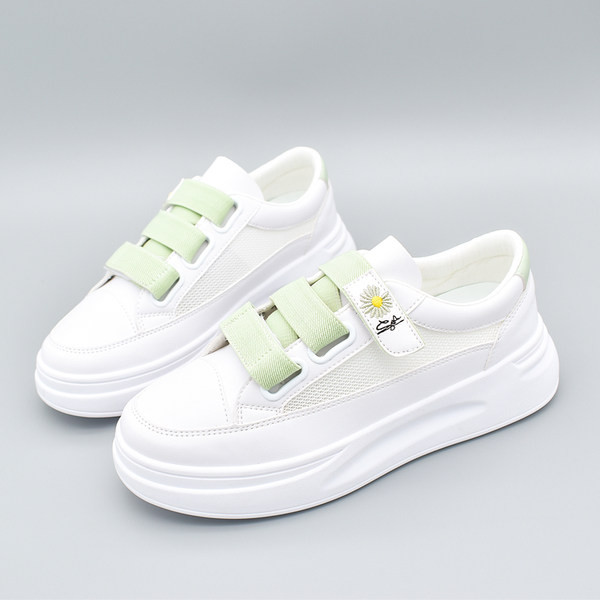 Naiste tossud takjakinnituse ja tikandiga