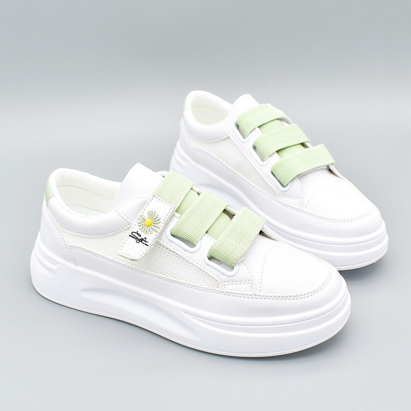 Naiste tossud takjakinnituse ja tikandiga