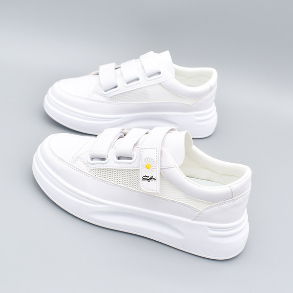 Naiste tossud takjakinnituse ja tikandiga