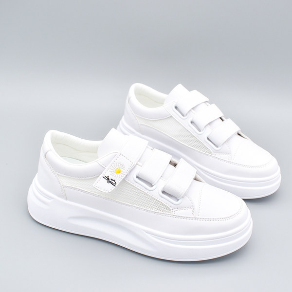 Naiste tossud takjakinnituse ja tikandiga