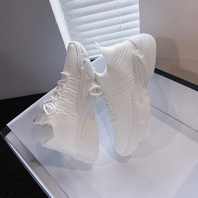 Igapäevased embleemiga hingavad tossud