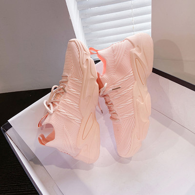 Igapäevased embleemiga hingavad tossud