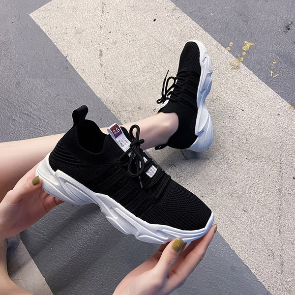 Igapäevased embleemiga hingavad tossud