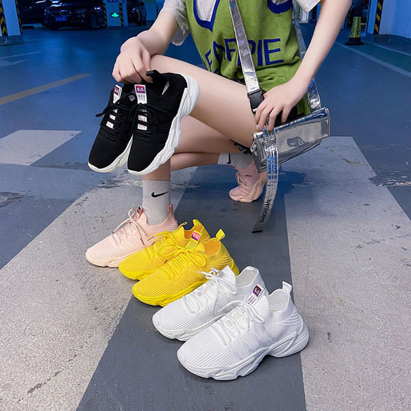 Igapäevased embleemiga hingavad tossud