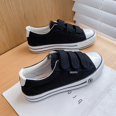 Γυναικεία αθλητικά παπούτσια με στερέωση βελκρό και επίπεδη σόλα