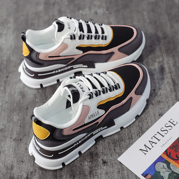 Kolmes värvitoonis kirja ja paeltega naiste tossud