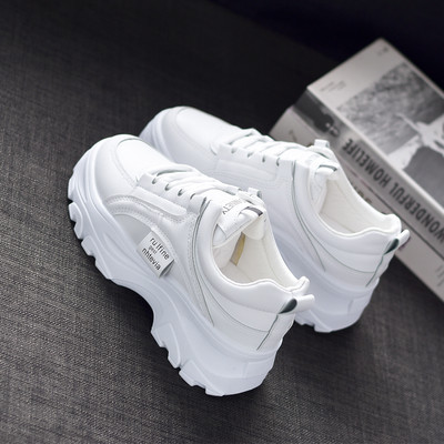 Kareda talla ja paeltega naiste vabaaja tossud