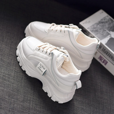 Kareda talla ja paeltega naiste vabaaja tossud