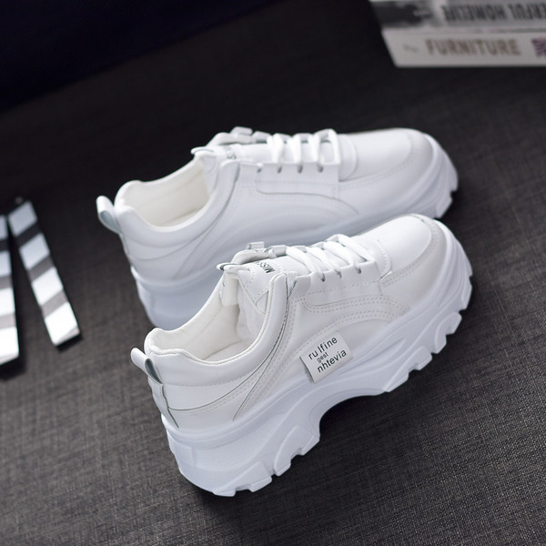 Kareda talla ja paeltega naiste vabaaja tossud