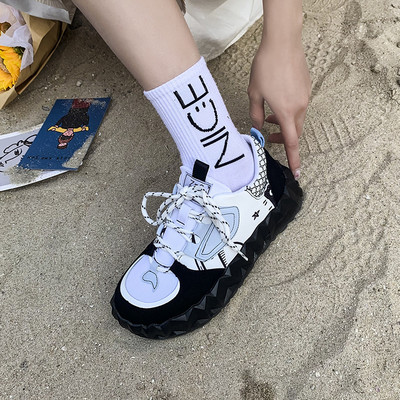 Γυναικεία πάνινα παπούτσια με απλικέ και επίπεδη σόλα