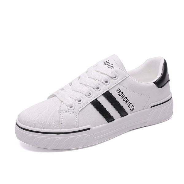 Ženske tenisice u bijeloj boji sa vezicama i ravnim đonom - pogodne za ljeto