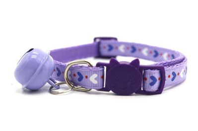 Spalvingas katės antkaklis su kelių spalvų varpeliu