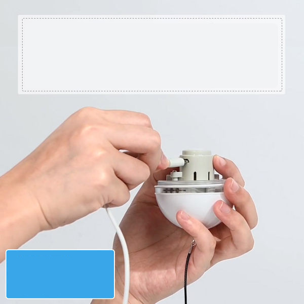 Топка за игра светеща със USB зареждане за котки